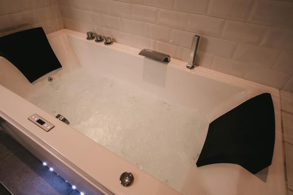 Ultimate Comfort ! Jacuzzi & Sauna. Besanzón Exterior foto
